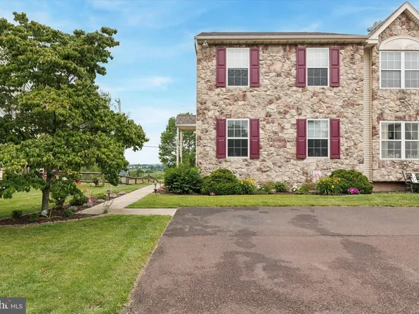 820 Dogwood Ln, Collegeville, PA 19426