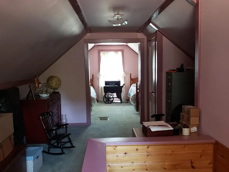 Bonus Upstairs full Finished Loft