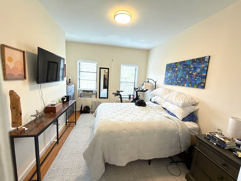 320 E 6th St #10 — Photo 12