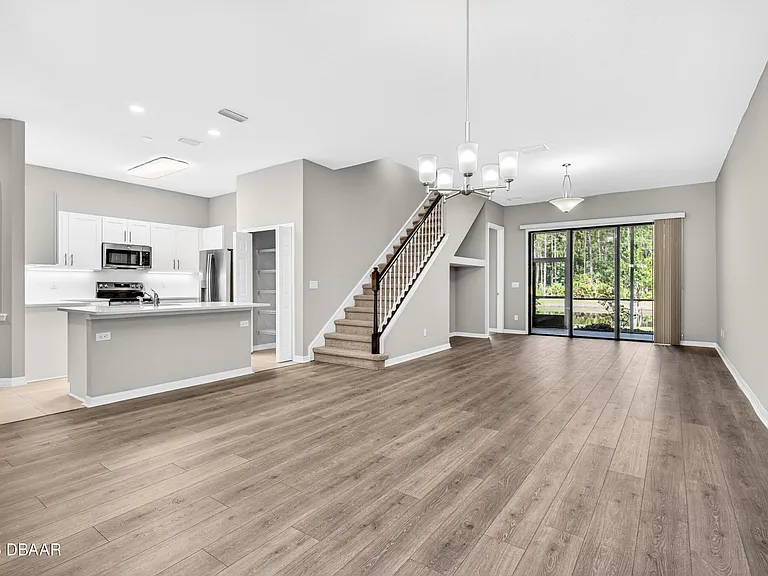 1119 Hansberry Ct — Photo 5