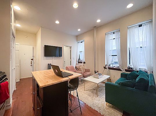 1st image of 183 Mulberry St APT 9