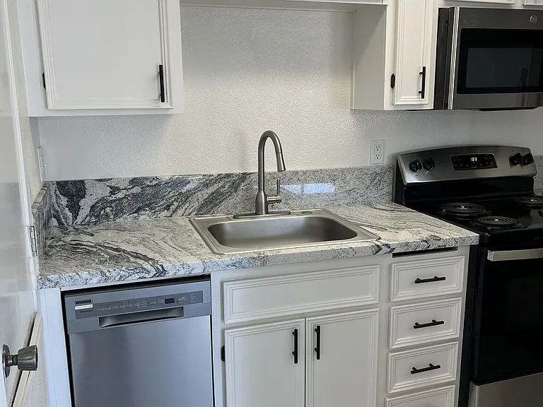 3701 Colonial Dr #30 — Photo 2