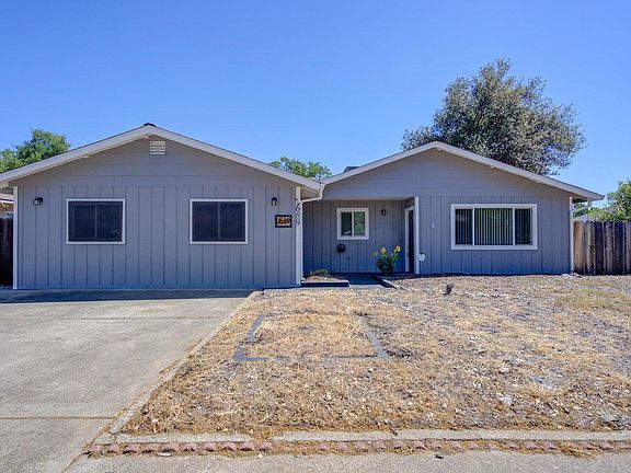 2nd image of 2689 Shasta View Dr