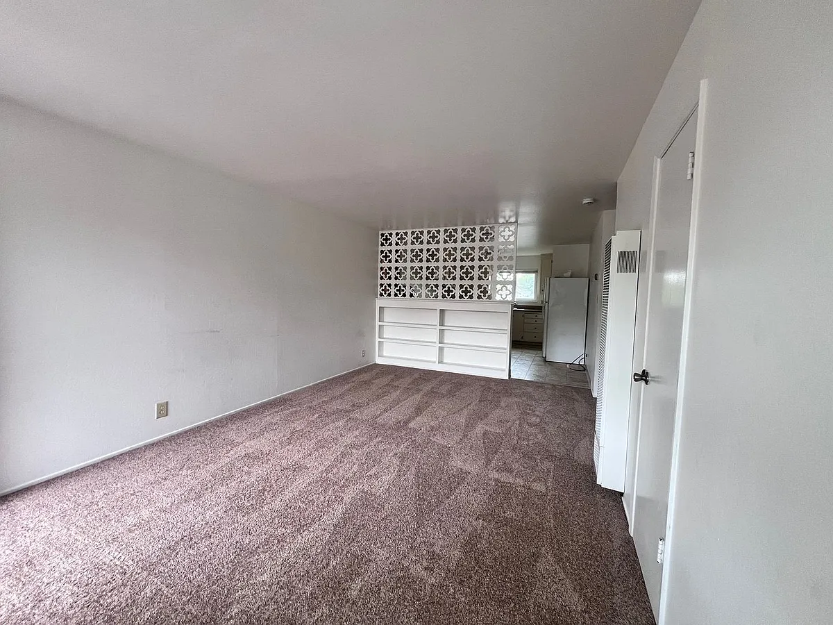 Building Photo - EBS T 1172-1176