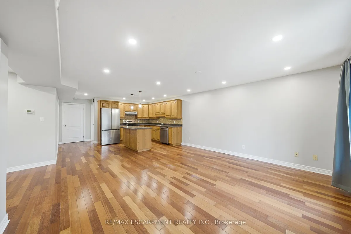 Building Photo - 50 Whitlaw Way #102