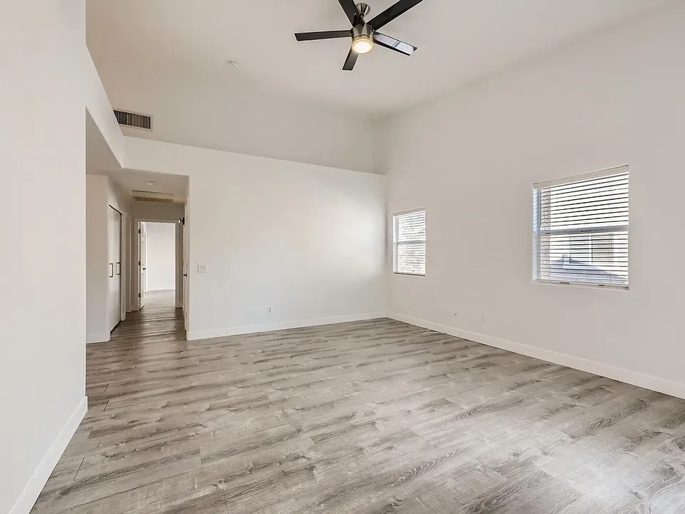 2153 Jasper Bluff St #201