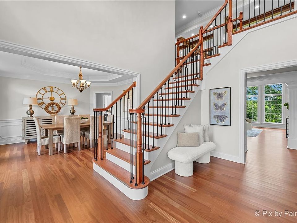 GARAGE194！HP 39W599 Walt Whitman Rd, St Charles, IL 60175 | MLS #12490227 | Zillow