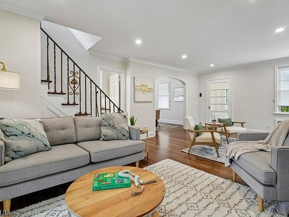5th image of 43 Burr Rd