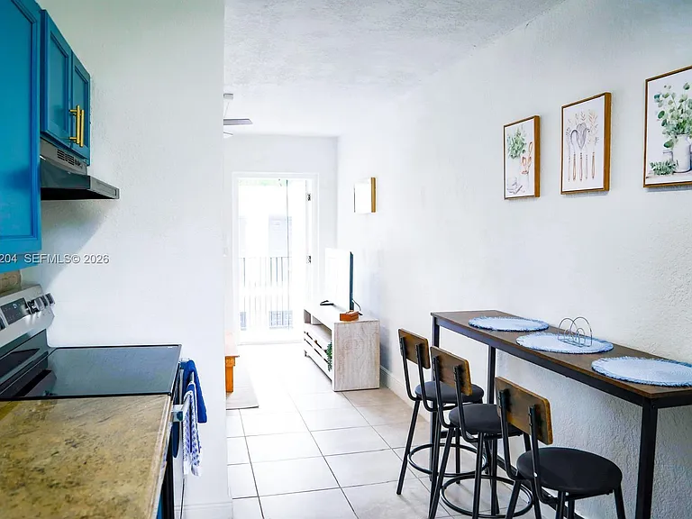 608 5th St #10 — Photo 3