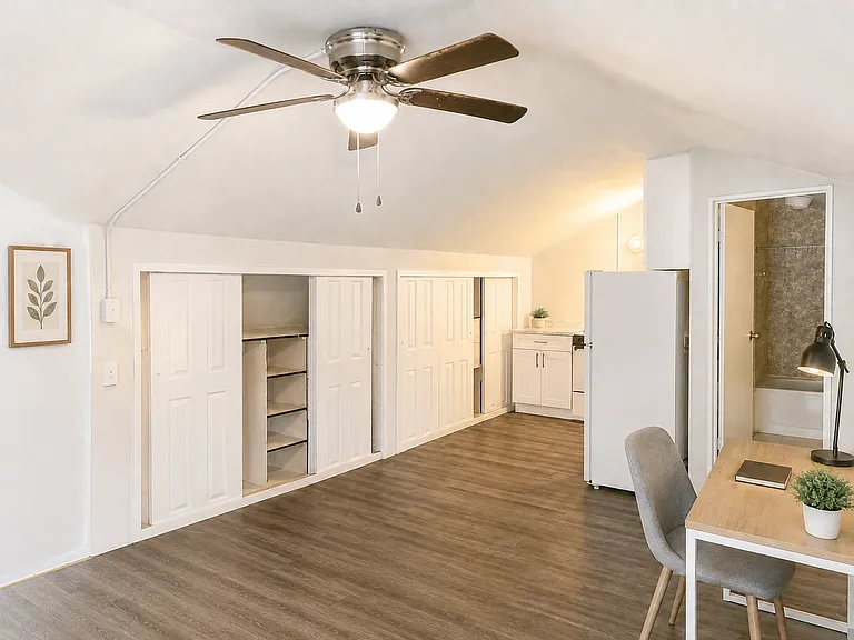 1405 Moore St #5 — Photo 2