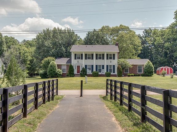 2nd image of 1322 Gen Macarthur Dr