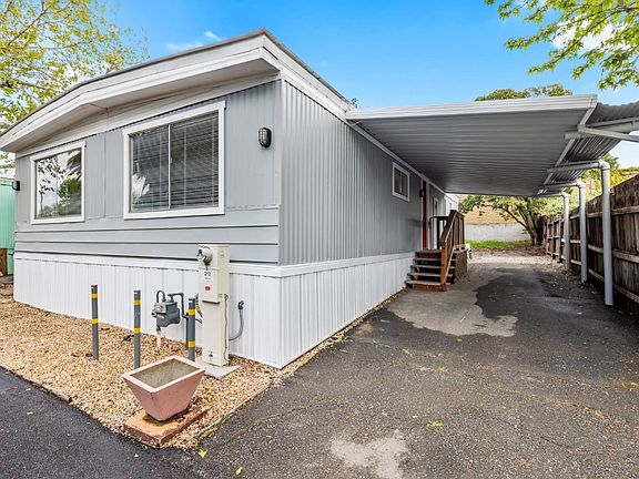 3rd image of 300 Stony Point Rd #213
