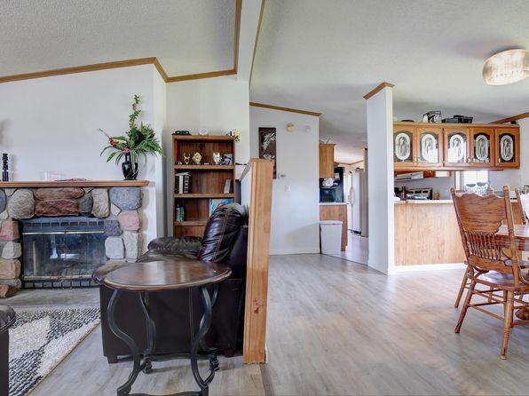 8635 SE Adams St, Wakarusa, KS 66546