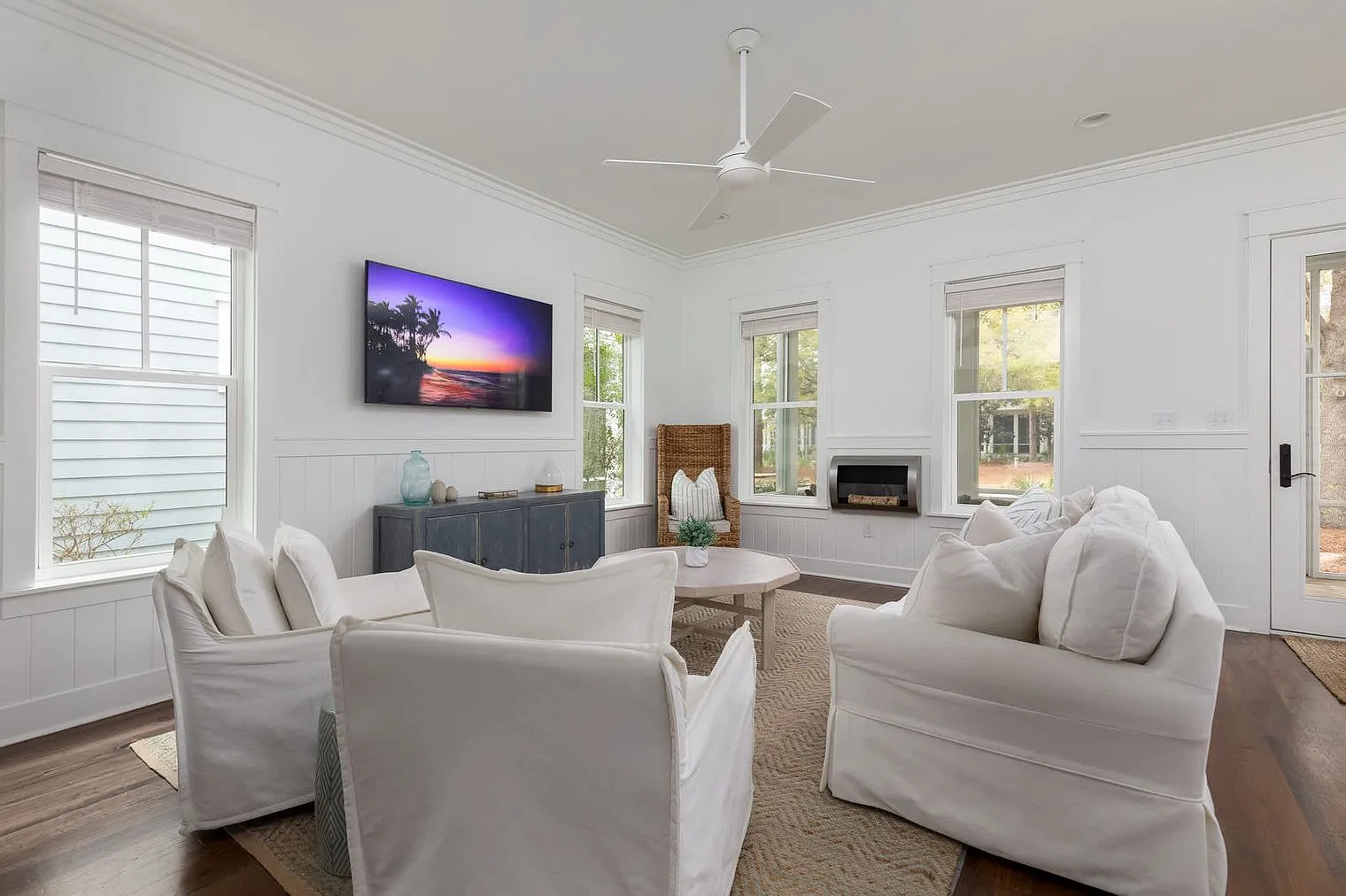 4 bed, 4.0 bath, 2346 sqft, $14,382 — Photo 3