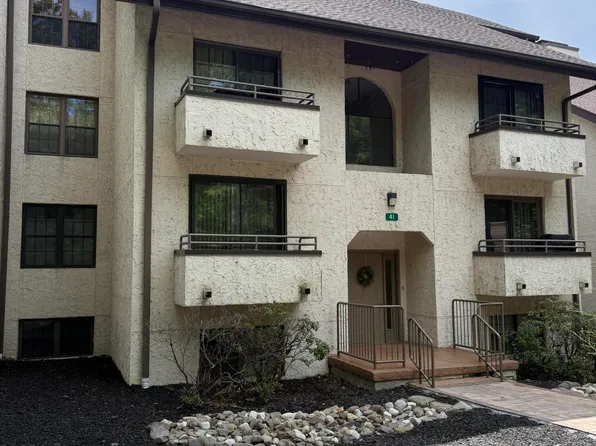 41 Midlake Dr #302F, Lake Harmony, PA 18624