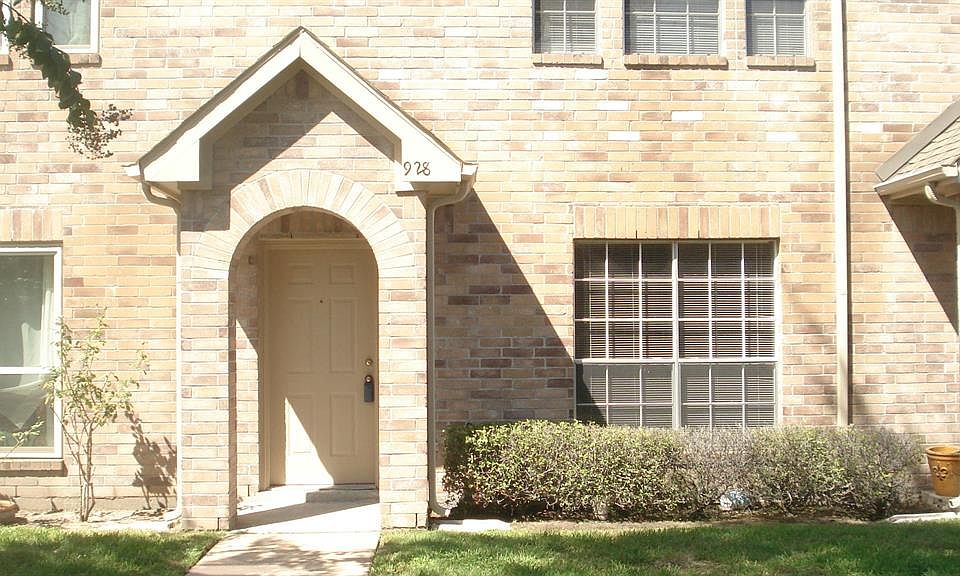 1st image of 928 Birnham Woods Blvd