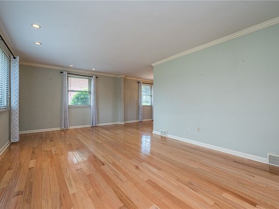 5th image of 1133 Meadowlark Dr