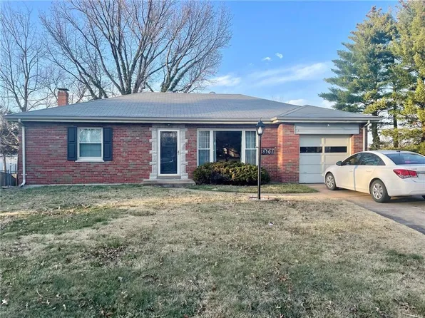 8501 Grantshire Ln, Saint Louis, MO 63123