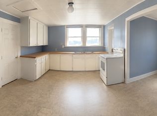 824 1/2 S 5th St, Coos Bay, OR 97420
