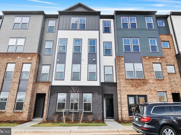 20935 Bluebird Sq, Sterling, VA