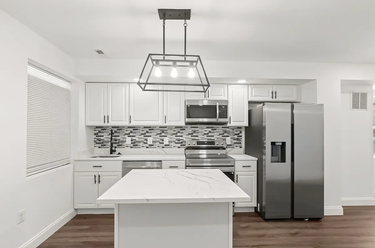 Building Photo - 3817 Saint Margaret St #1