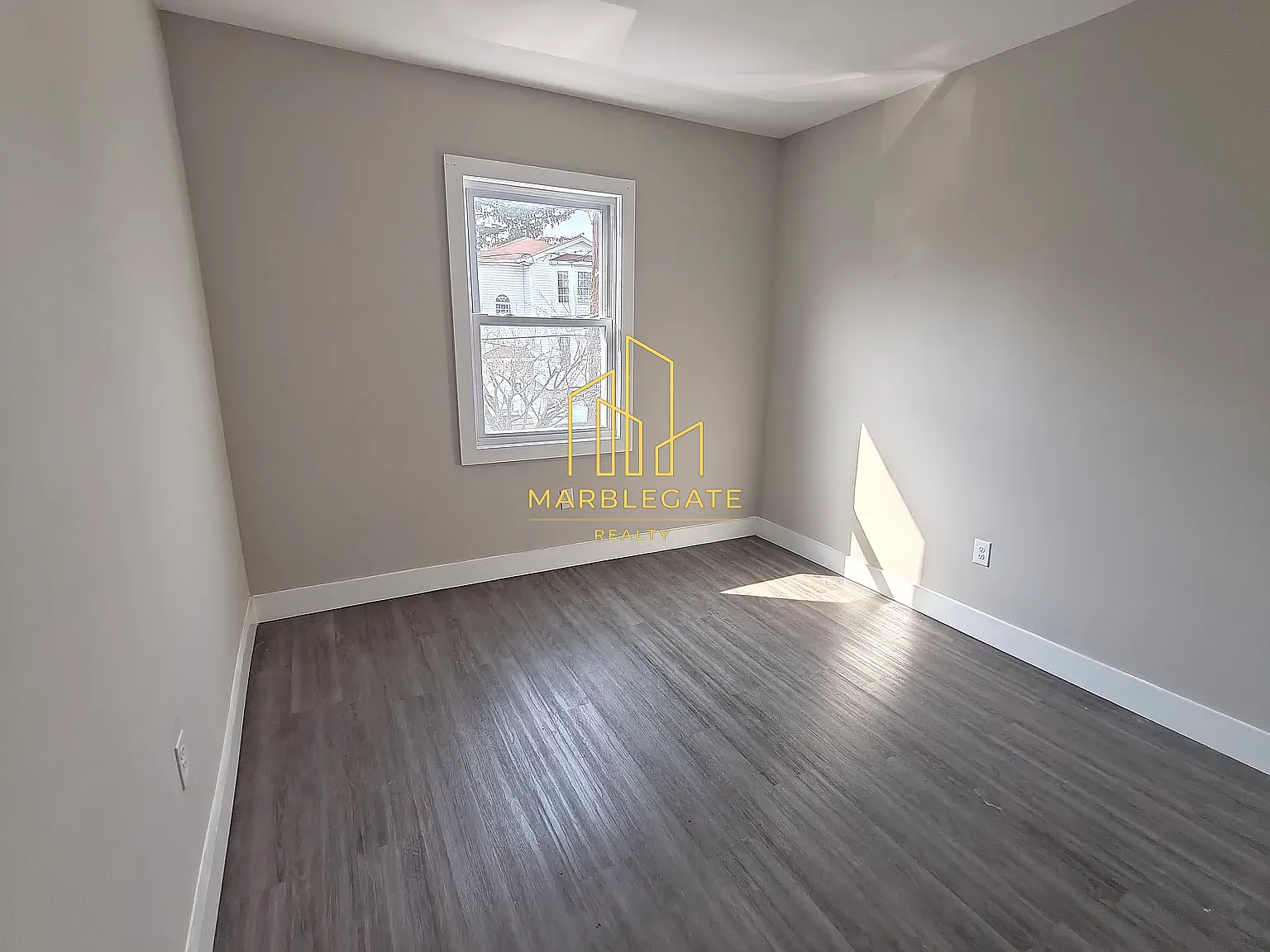 3 bed, 1050 sqft, $2,250 — Photo 4