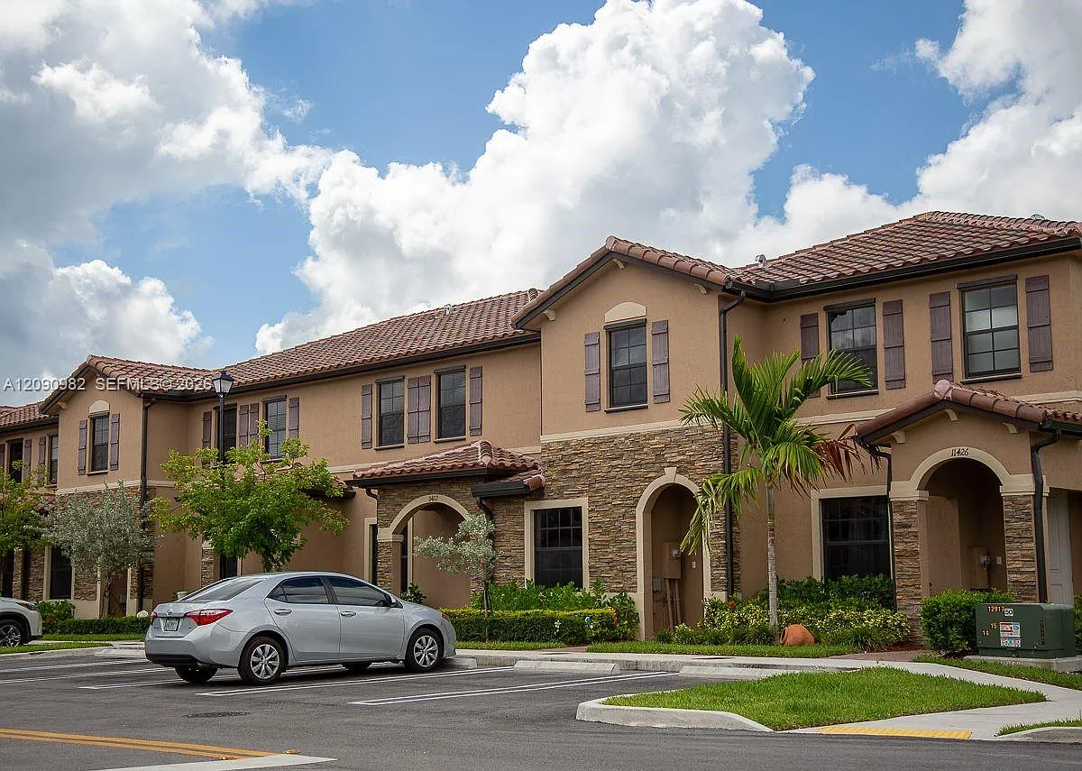 Coco Palm Estates — Photo 2