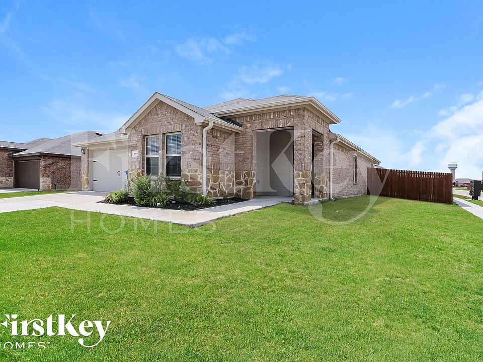 1st image of 800 Saddle Horn Way