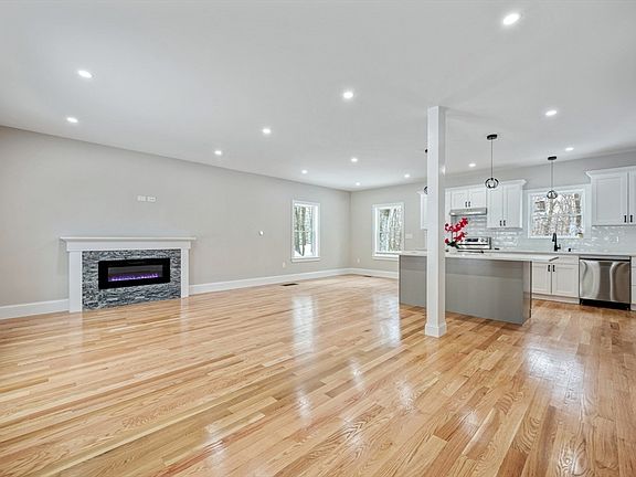 4th image of 37 Dane Ave