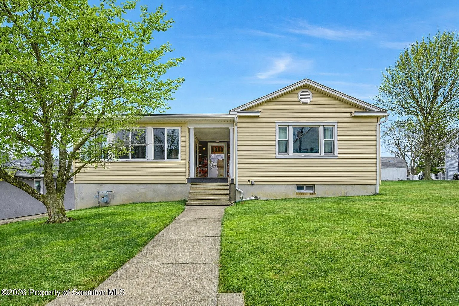 211 Green St photo 1