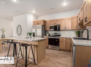 8015 E Tencate Pl, Sioux Falls, SD 57110