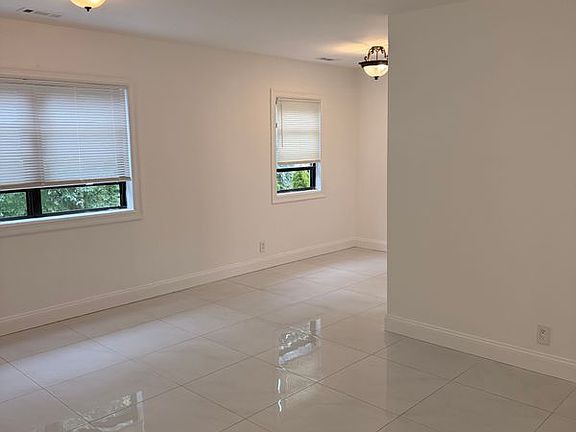 4th image of 13524 223rd St #2