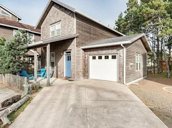 6140 Center Pointe Loop, Cloverdale, OR 97112