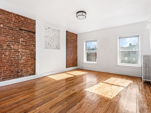 4th image of 14 Vernon Ave #3