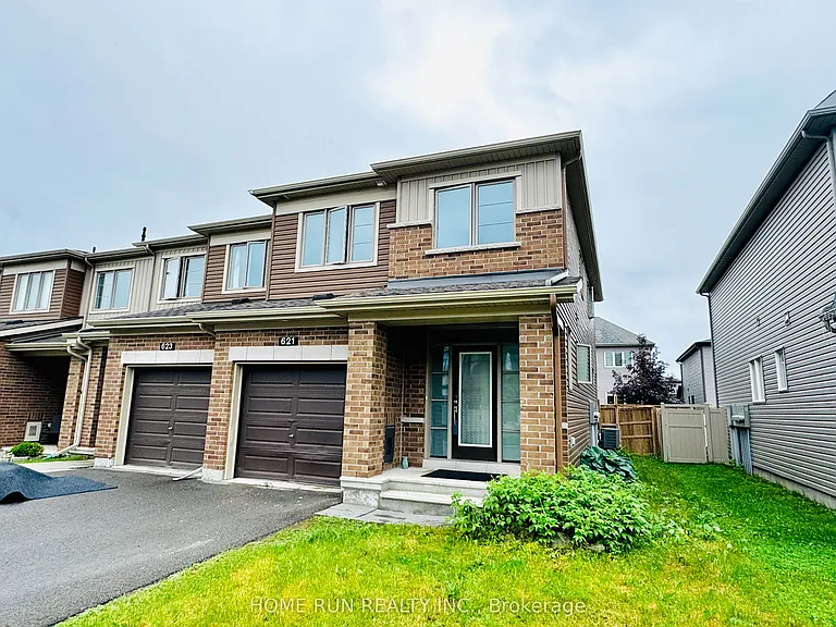 621 Lauraleaf Cres — Photo 2