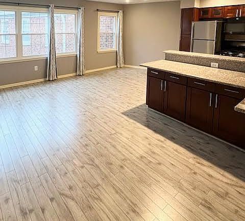 5th image of 20301 Shelburne Rd APT 9