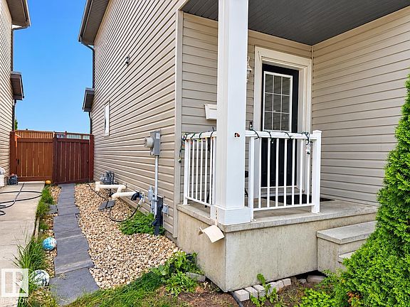 3rd image of 2829 18a Ave NW