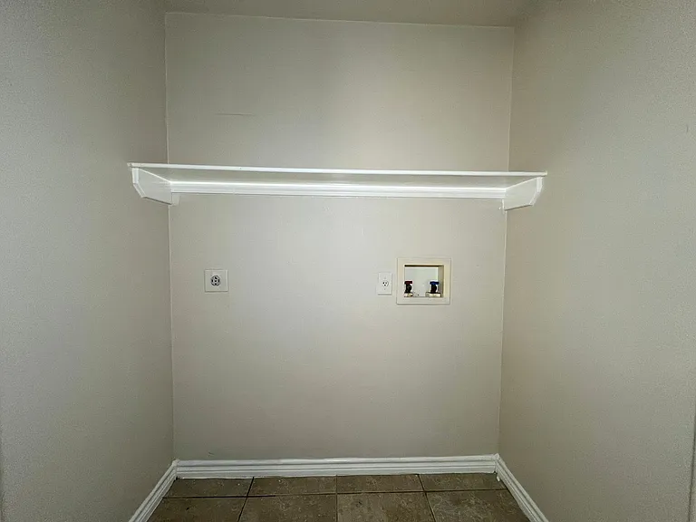 3208 Gustavus St — Photo 10