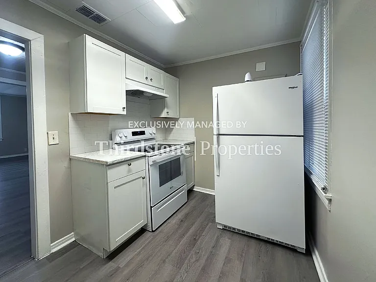 2913 W 2nd St — Photo 7