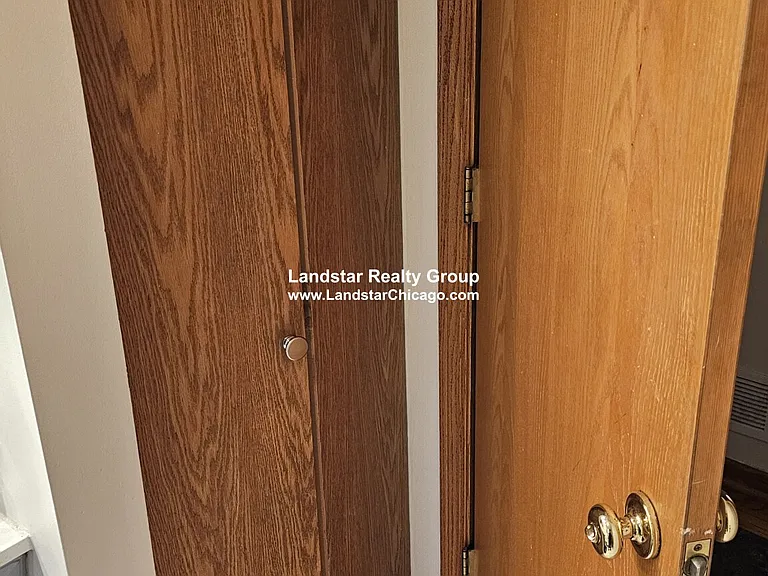 1427 N Wood St #1 — Photo 17