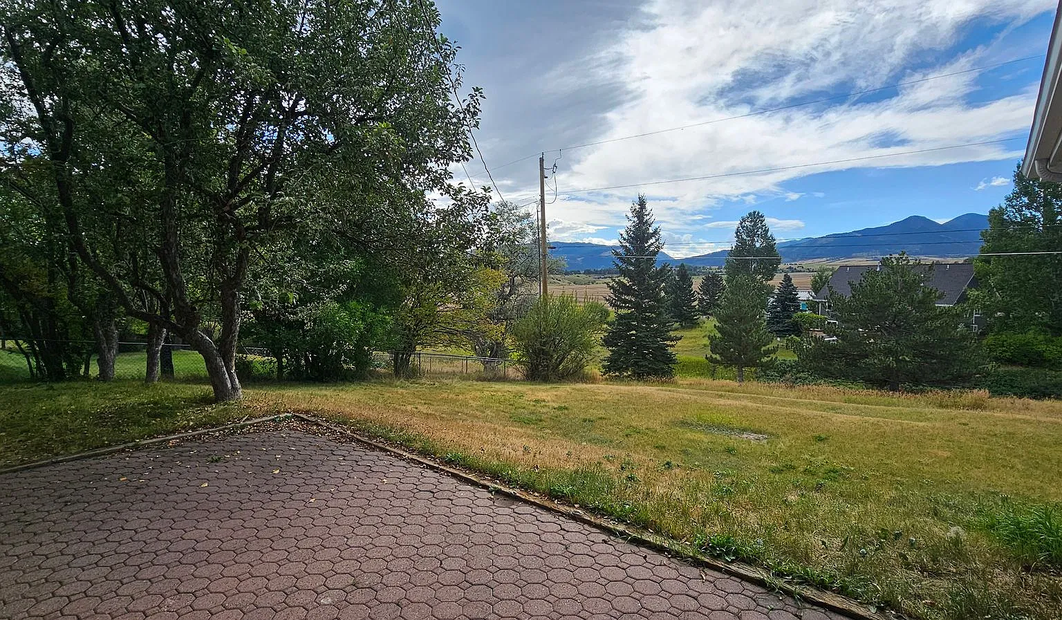 Beautiful 4 Bed 2.5 Bath SFH Available Now! Pet Friendly! — Photo 2
