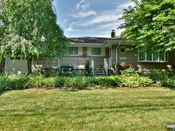 484 Hoover Ave, Township Of Washington, NJ 07676