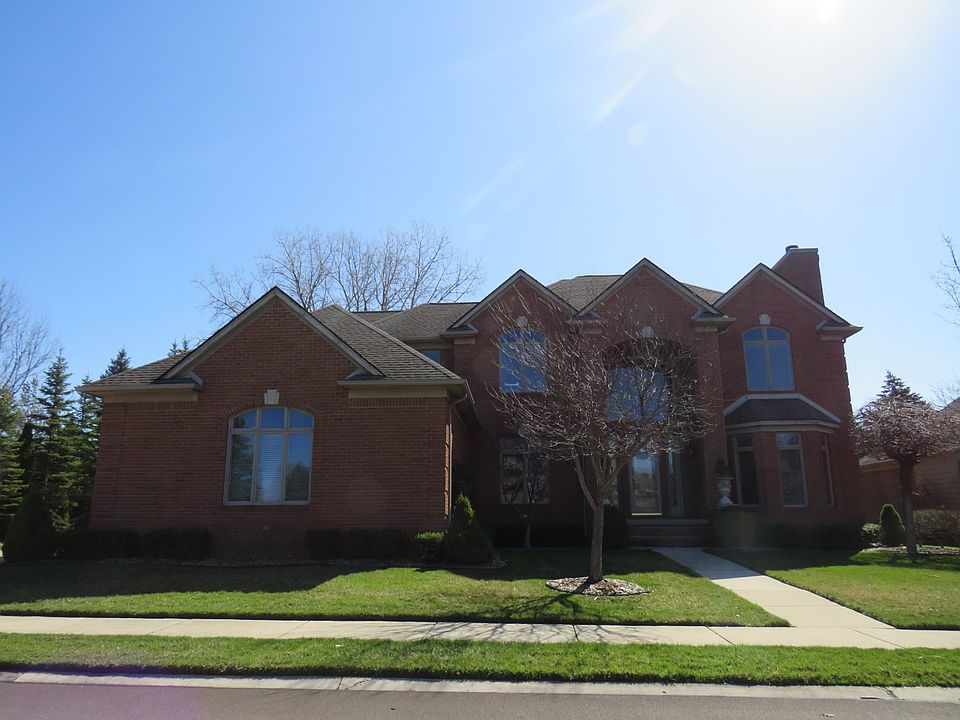 1st image of 42760 Chippewa Dr