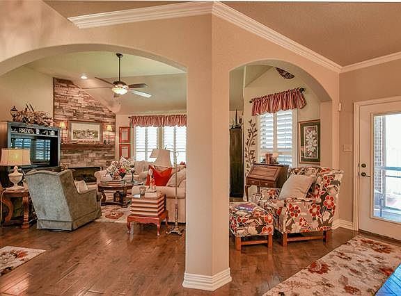 5th image of 1005 W Avalon Ct