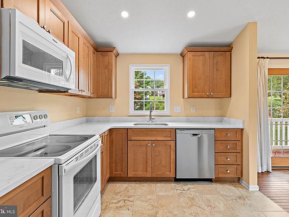 3rd image of 3001 Latrobe Ct