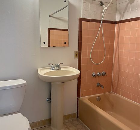 5th image of 2081 Hanover St