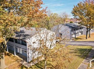 74 1st St SE APT 10, Barberton, OH 44203