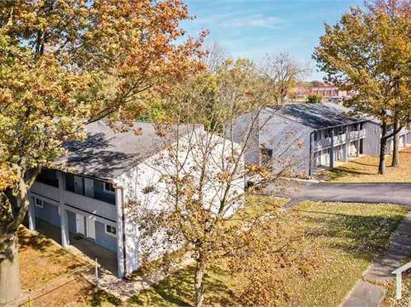 74 1st St SE APT 10, Barberton, OH 44203