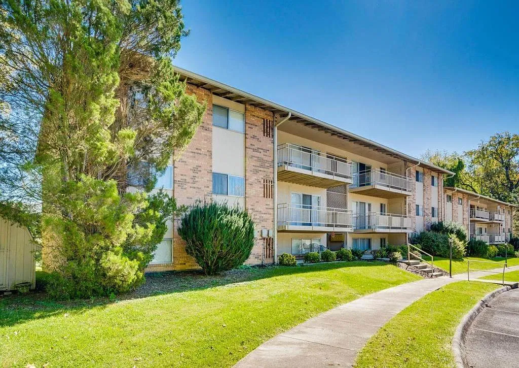 1085 Carriage Cir, apt 204 — Photo 1