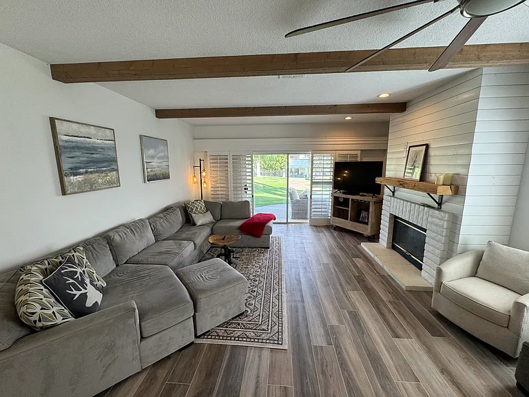 289 Vista Royale Cir W — Photo 9